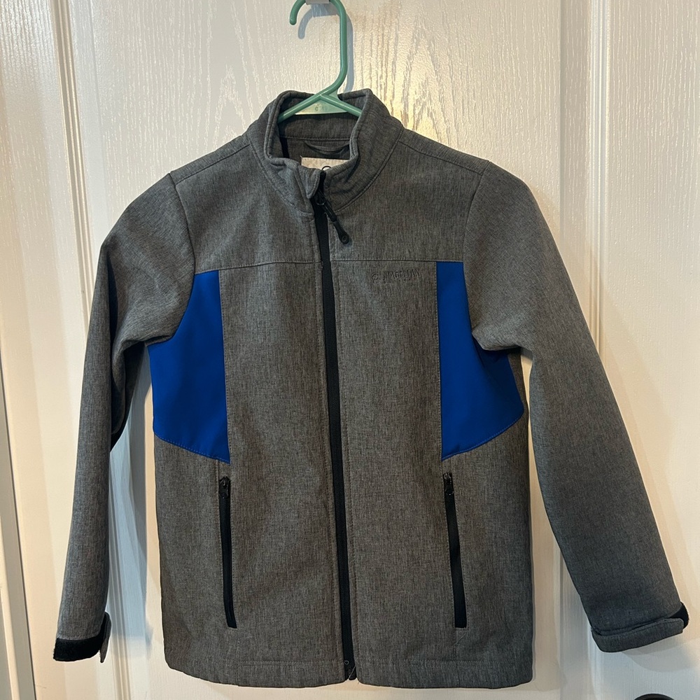 Magellan Outdoors Gray Jacket with Black Interior